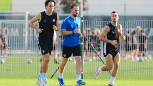 GEPA Albert Vallci (li.) bekam im Rückspiel gegen Fenerbahce eine Pause und brennt auf das erste ...