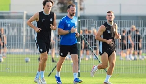 Albert Vallci (li.) bekam im Rückspiel gegen Fenerbahce eine Pause und brennt auf das erste ...