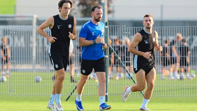 Albert Vallci (li.) bekam im Rückspiel gegen Fenerbahce eine Pause und brennt auf das erste ...