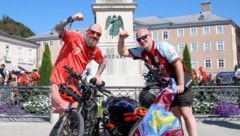Richard White und Steve Dyson kam mit dem Fahrrad nach Salzburg.