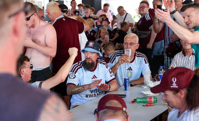 Die Anhänger von Aston Villa zeigten sich besonders trinkfest.