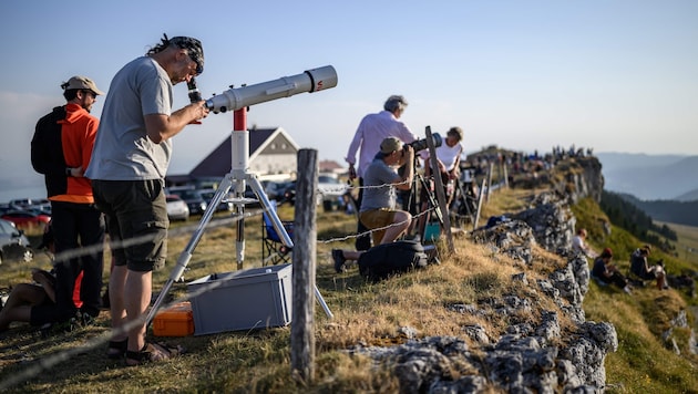 In ganz Europa beobachteten Menschen die Sonnenfinsternis.