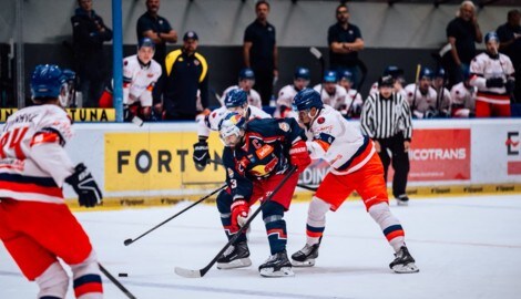 Peter Schneider (li.) und die Bulls hatten in Tschechien nicht viel zu melden.