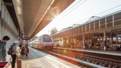 Kabelbrand beim Wiener Praterstern: Nach einem Brand in der Nacht sind wichtige Bahnstrecken in ...