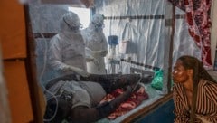 Es gibt immer mehr Ebola-Infizierte, doch weder Impfstoff noch Therapie.