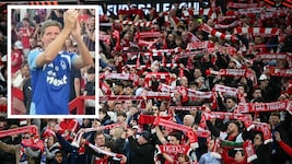 Die Fans von Nottingham Forest feiern Oliver Glasner und Xaver Schlager. 