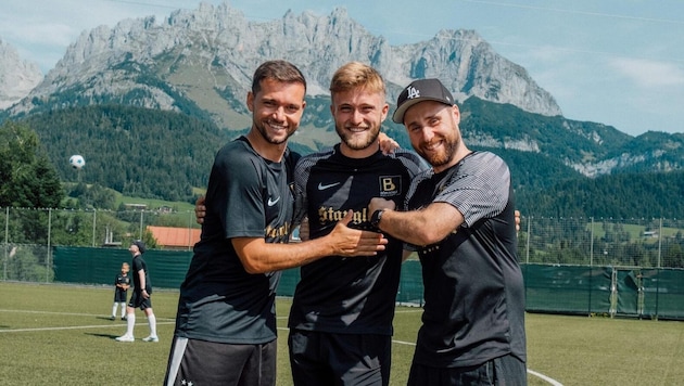 Kevin Stöger (li.) und Mathew Collins (Mitte) mit Björn Schulz (re.) bei dessen ...