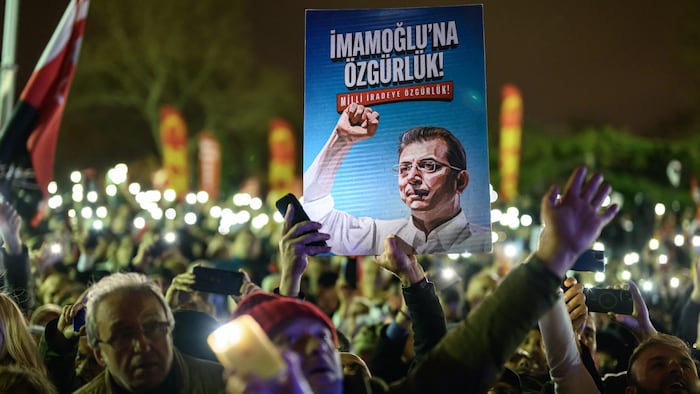 An der Inhaftierung Imamoğlus entzündeten sich heftige Proteste.