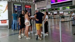 Es wurden bereits mehr als 700 Flüge gestrichen aufgrund des Ätna-Ausbruchs.