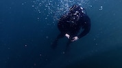 Industrietaucher Andrea Stoch führt verschiedenste Taucharbeiten – wie hier im Wörthersee – ...
