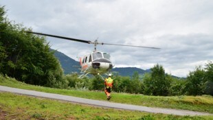 Für die Arbeiten wird auch auf Hubschrauber zurückgegriffen.