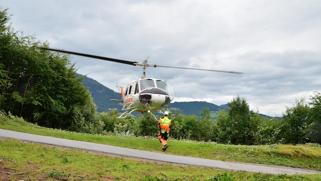 Für die Arbeiten wird auch auf Hubschrauber zurückgegriffen.