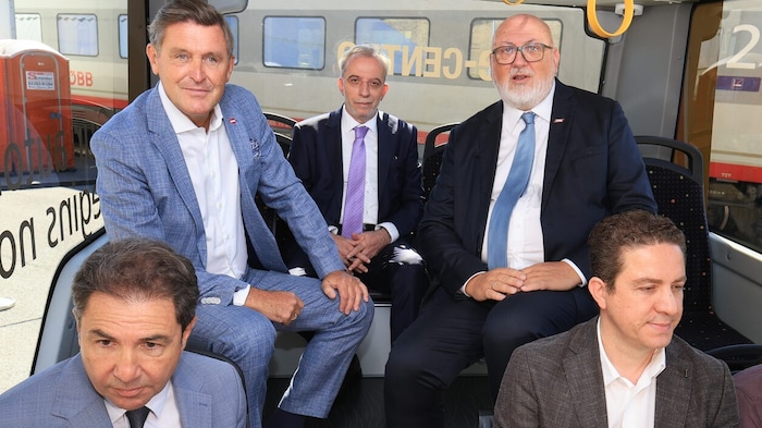 Von links: Erman (Otokar), Verkehrsminister Hanke, Botschafter Dönmez, ÖBB-Chef Matthä und ein ...