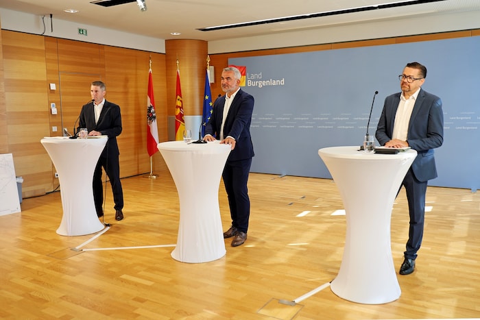 Landesrat Heinrich Dorner präsentierte mit Hannes Thiesz (prov. Geschäftsführer Bau und Betrieb ...