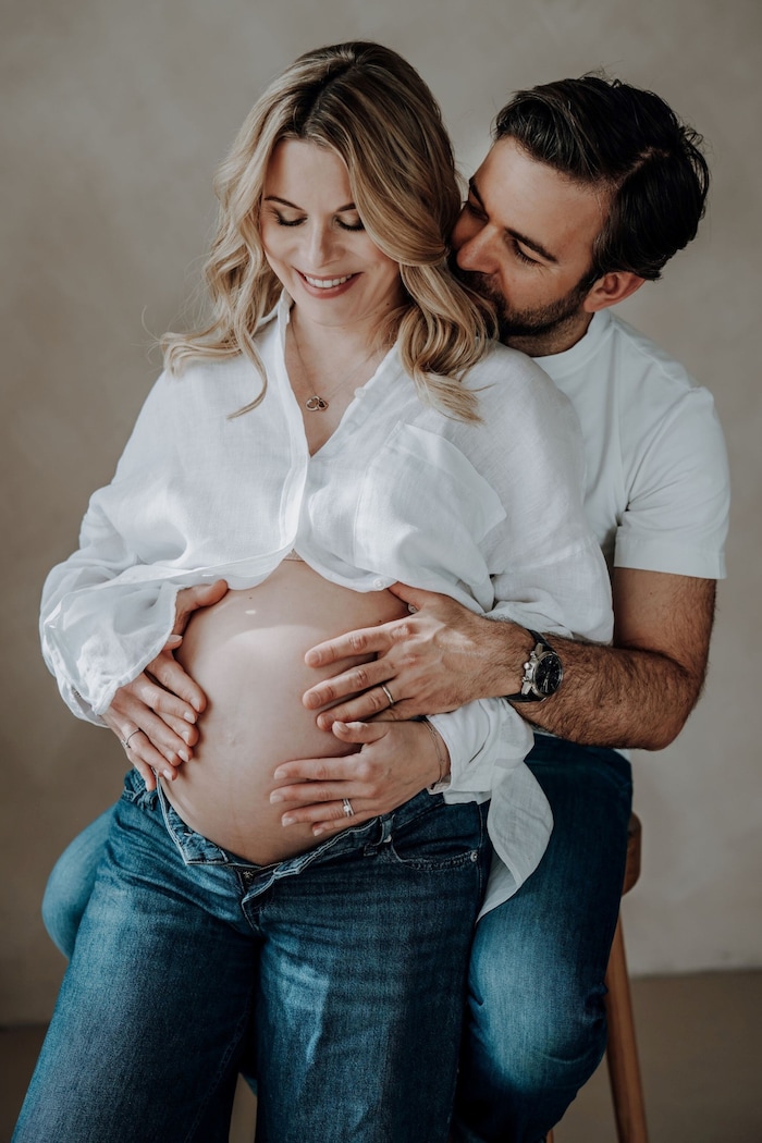 Viola Matthäus und Gatte Andreas Gangl beim Babyshooting.