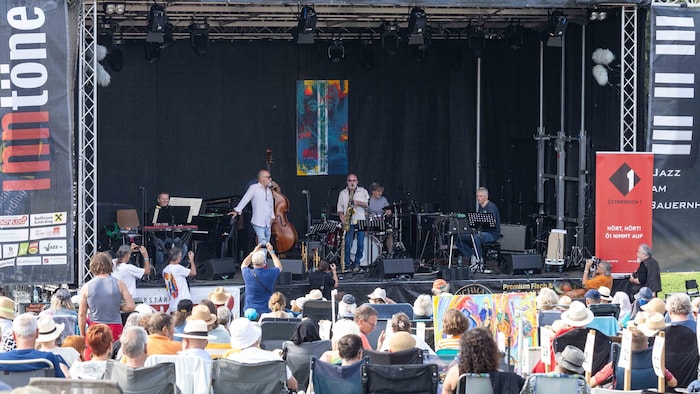 Open Air-Bühne am Bauernhof