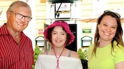 Schöne Tage für Kinder aus der Ukraine: Franz Brachinger mit Kristina Kovaöevska und Ärztin Dr. ...