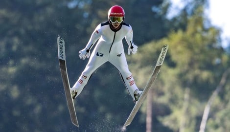 Lisa Eder bei ihren ersten Trainingssprüngen.