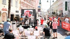 2024 gab die Band Alle Achtung am Taubenmakrt Gas.