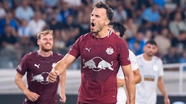 Haris Tabaković lässt sich feiern – zu Recht, denn ohne seine drei Tore wäre der FC Red Bull ...
