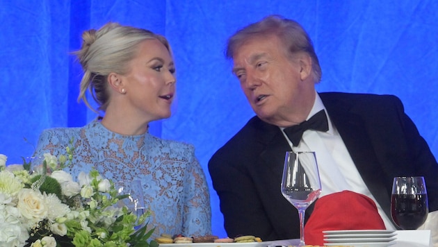 US-Präsident Donald Trump mit seiner Sprecherin Karoline Leavitt