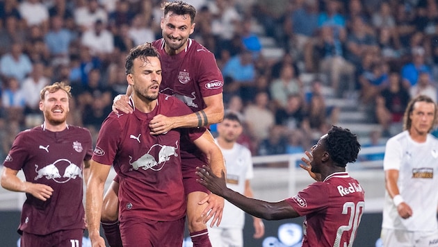 Haris Tabakovic (Mitte) hat gegen Pafos vier Tore erzielt.
