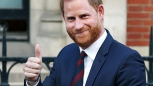 Ist Prinz Harry wirklich so bodenständig, oder tut er nur so? Rocker Ricky Wilson hat da so ...