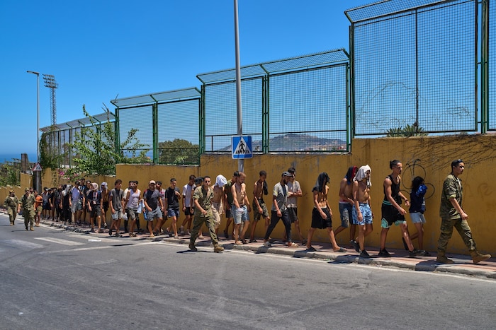 Vor allem unbegleitete Minderjährige halten sich noch immer in Ceuta auf.