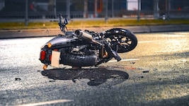 Mit zwei Promille rutschte der angeklagte Motorradfahrer in einer Kurve weg. (Symbolbild)