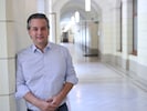 Wiens FPÖ-Chef Dominik Nepp im Rathaus – dort will er nach Neuwahlen auch auf dem Chefsessel ...