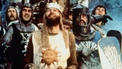 Graham Chapman in seiner unvergessenen Rolle als König Artus in der Kultkomödie „Die Ritter der ...