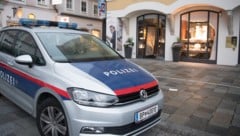 Mindestens vier Täter überfielen einen Juwlier in Leonding. (Symbolbild)