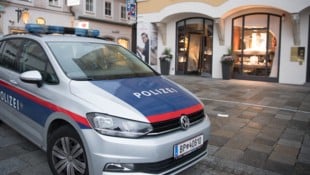 Mindestens vier Täter überfielen einen Juwlier in Leonding. (Symbolbild)