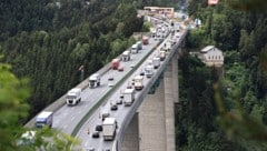 Der Transitverkehr über den Brenner nimmt jedes Jahr zu – hier ein Bild von der Europabrücke.
