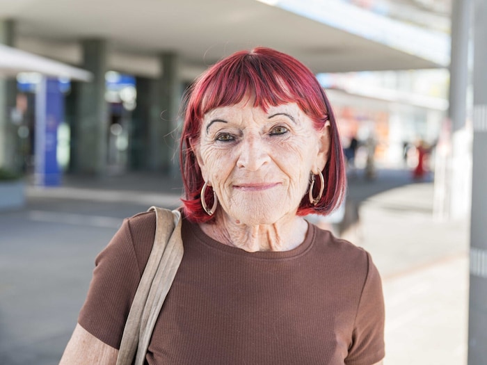 Marianne (77): „Es passieren viele Unfälle am Bahnhof aufgrund von Alkohol, ein Verbot wäre eine ...