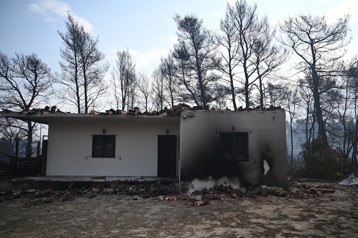 Häuser wurden durch das Feuer zerstört.
