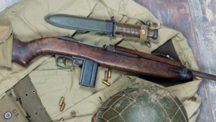 Die Erben fanden zahlreiche Waffen. (Symbolbild)