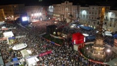 Menschenmassen auf dem Linzer Hauptplatz – die „Krone“-Feste als Publikumsmagnet