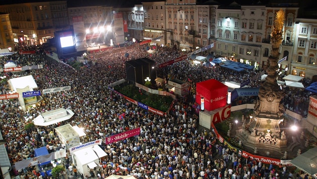Crowds on Linz’s main square—the “Krone” festivals as a crowd-puller