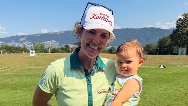 Christine Wolf mit Tochter Mia bei den Swiss Ladies Open im Golfpark Holzhäusern