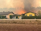 Die Wohnsiedlung beim Föhrenwald wurde von Flammen bedroht.