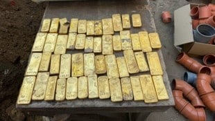 Auf einer Baustelle in Belgien entdeckte ein Bauarbeiter Gold und Münzen im Wert von rund neun ...
