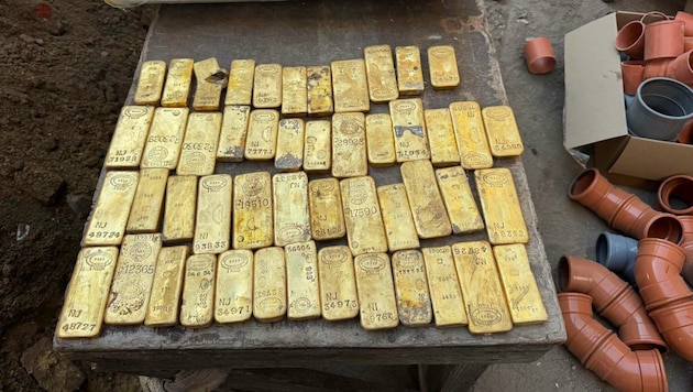 Auf einer Baustelle in Belgien entdeckte ein Bauarbeiter Gold und Münzen im Wert von rund neun ...