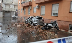 Bei dem Beben gab es Schäden an Gebäuden und Autos (das Bild wurde in Armilla nahe Granada ...