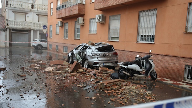 Bei dem Beben gab es Schäden an Gebäuden und Autos (das Bild wurde in Armilla nahe Granada ...