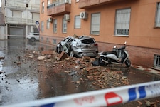 Bei dem Beben gab es Schäden an Gebäuden und Autos (das Bild wurde in Armilla nahe Granada ...