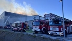 Alarmstufe 4 auch in Sollenau: 15 Feuerwehren mussten zum Löscheinsatz ausrücken.