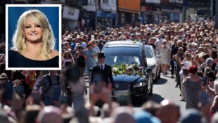 Tausende Menschen verabschiedeten sich in Mumbles von der verstorbenen Sängerin Bonnie Tyler.