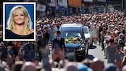 Tausende Menschen verabschiedeten sich in Mumbles von der verstorbenen Sängerin Bonnie Tyler.