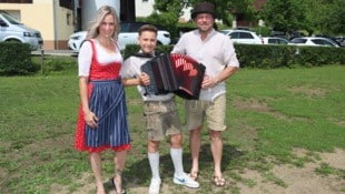 Knopfakrobat Valentin Leo Blazej (12) aus Bleiburg mit Mama Elisabeth und Papa Valentin